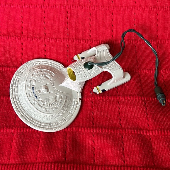 FREE SHIPPING. Hallmark Star Trek Next Generation Enterprise ornament - Picture 2 of 3